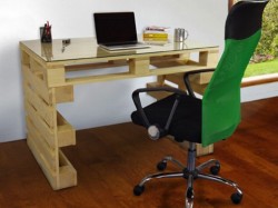 Egyediség az irodában: raklap íróasztal