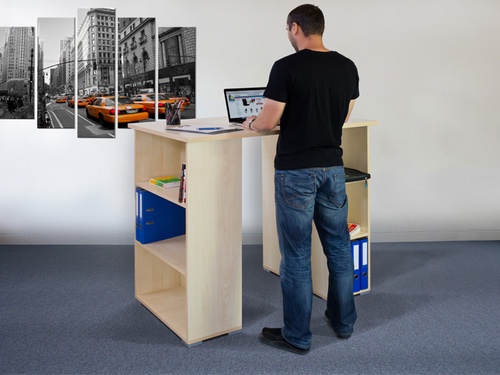 Az álló munkaállomás, álló íróasztal óriási előnye, hogy állva és ülve is dolgozhatunk mellette.