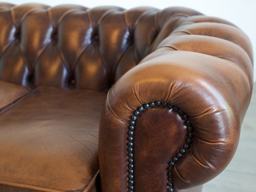 Chesterfield kanapé – luxus és elegancia az irodában